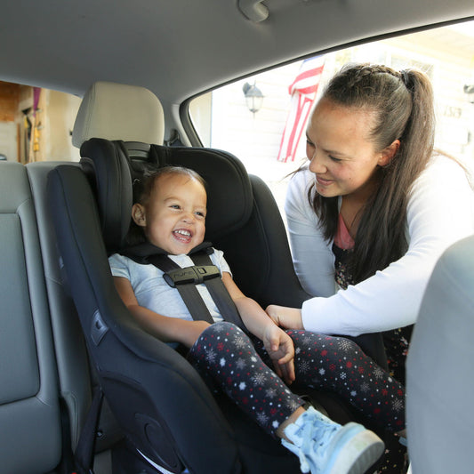 Video: The Nuna RAVA Convertible Car Seat Rear-Facing Mode and Forward-Facing Mode Installation