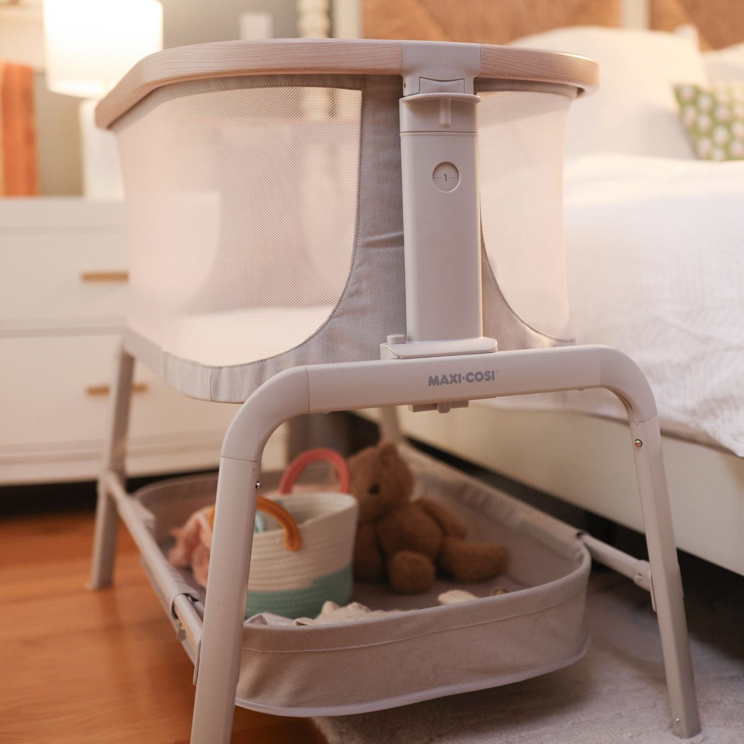 Maxi-Cosi Iora Bedside Bassinet - Classic Oat