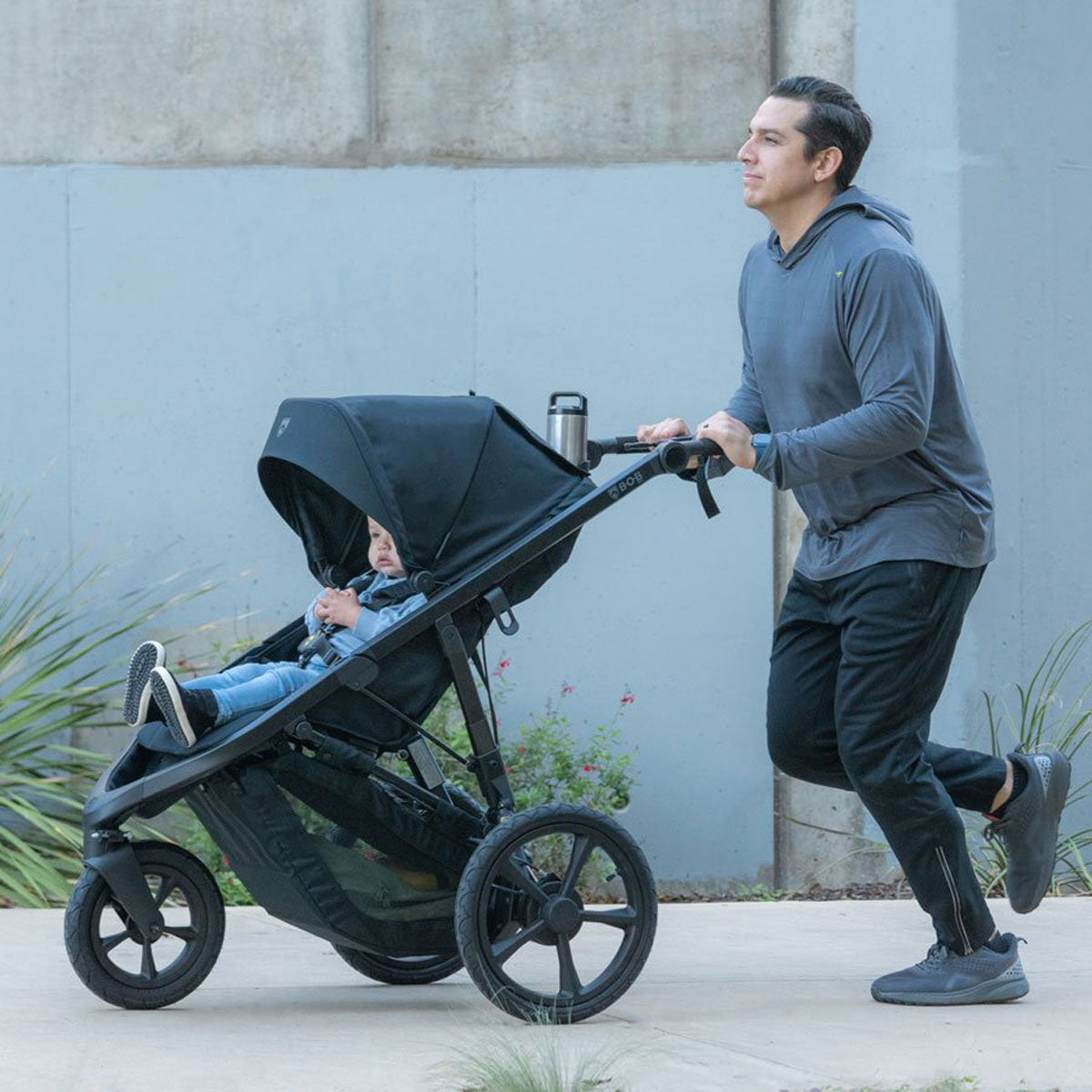 Dad jogs with BOB Wayfinder Jogging Stroller - Nightfall