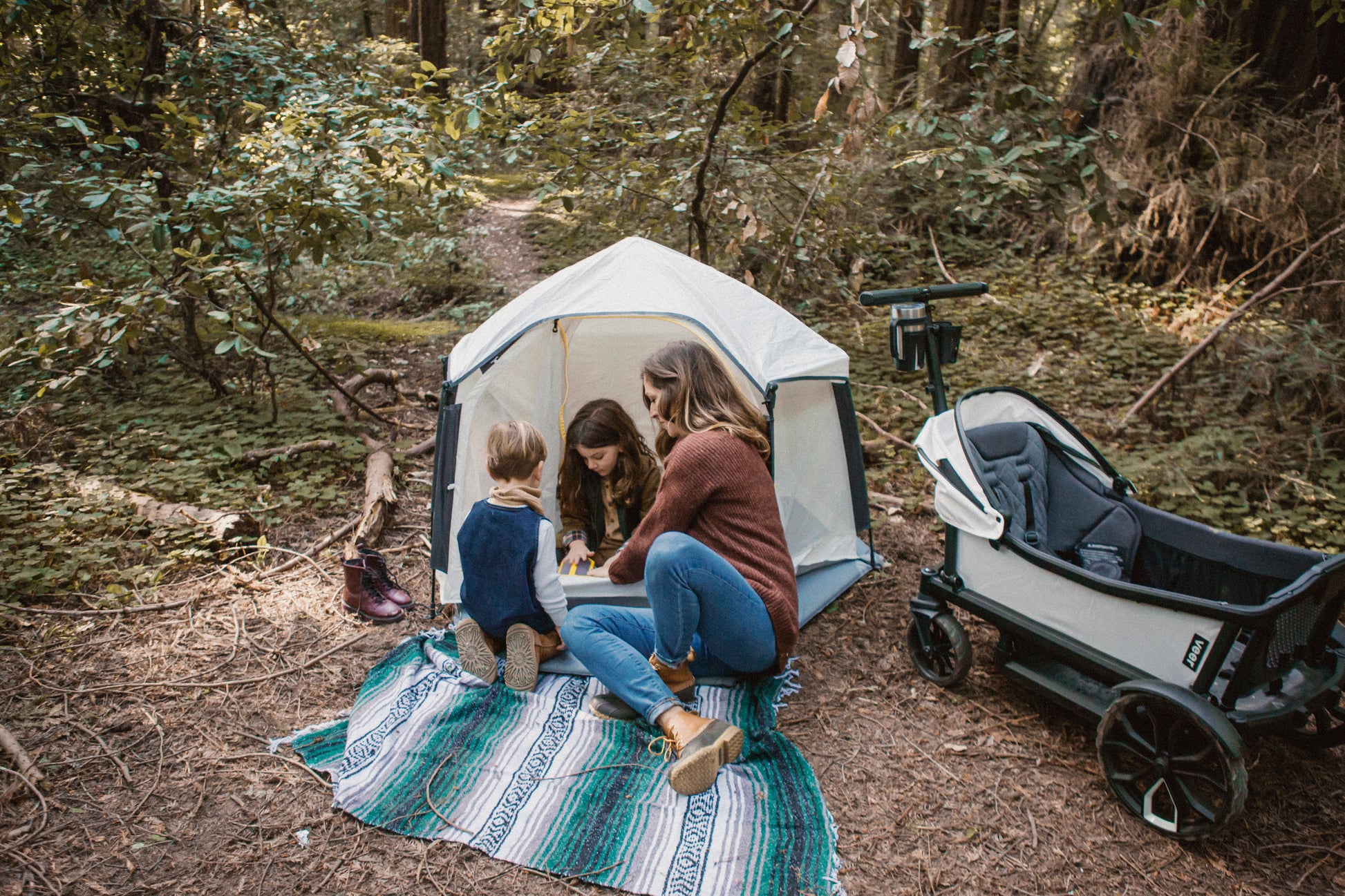 Veer Basecamp Tent with Mother and Child - White