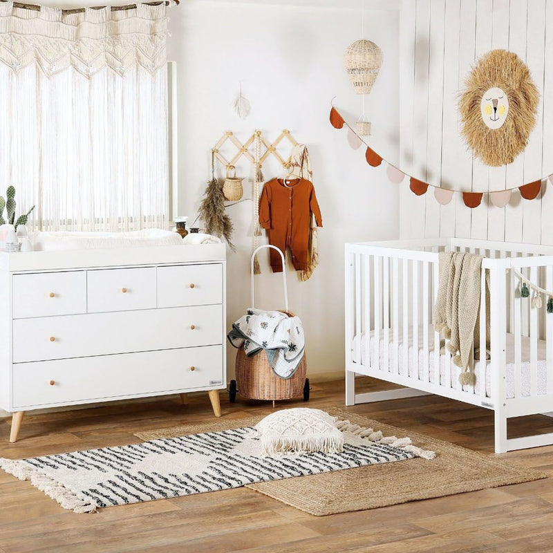 Dadada Austin 3-in-1 Convertible Crib - White in bedroom