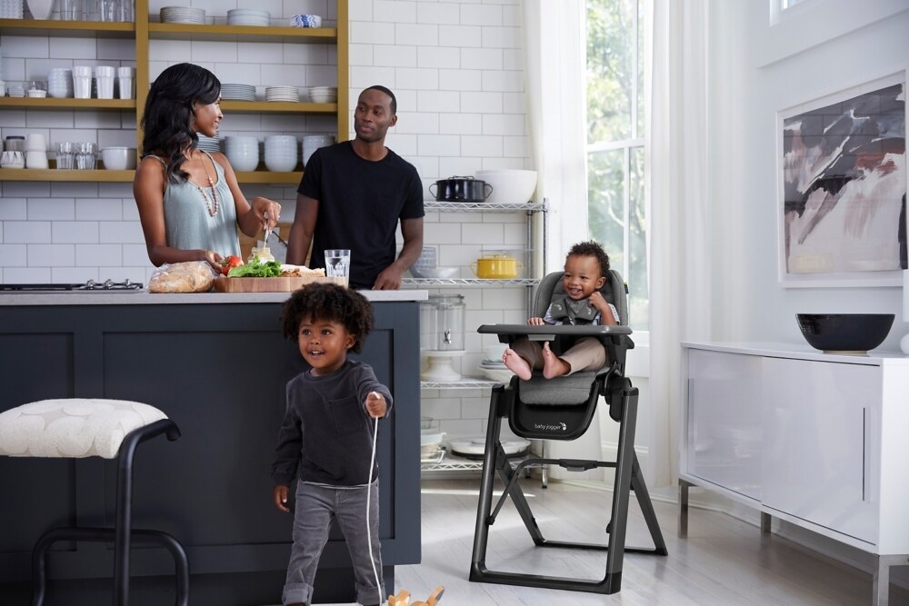 Family with toddler sitting in Baby Jogger City Bistro High Chair